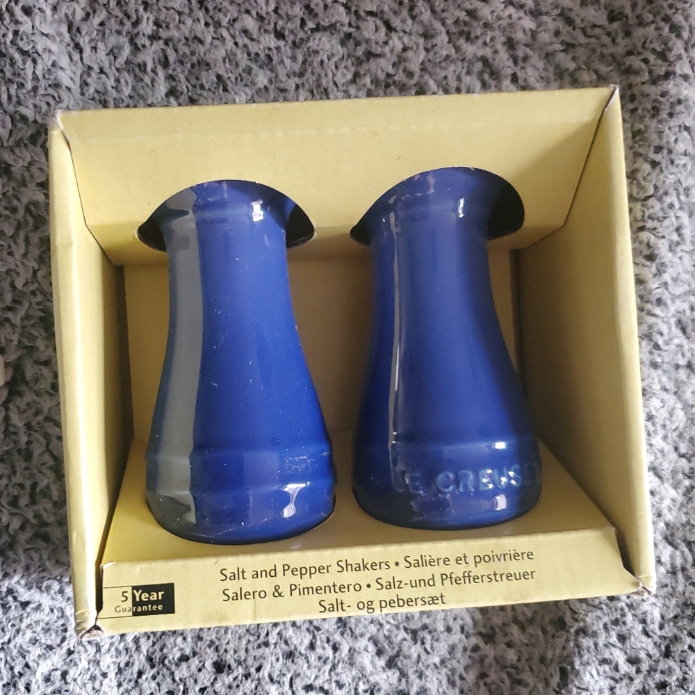 Le Creuset Stoneware Salt and Pepper Shakers, Cobalt Blue - Picture 3 of 3